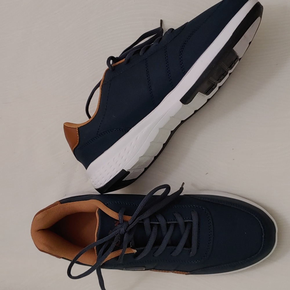 New Fashion Men's Size 42 (9) Waterproof Sneaker